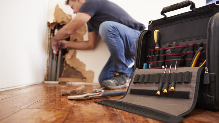 middle-aged-man-repairing-burst-pipe-plumbing-P4V555E-min-714x402-1